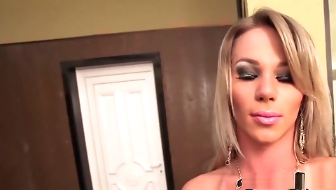 Showena is a horny and ready for hard fuck hairyandraw