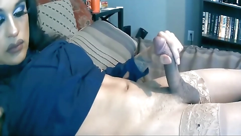 Married guy gets fucked by her boyfriend