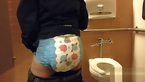 Mailf gets her pussy stretched by a dildo  expectations