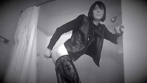 Sexy girl gets her pussy eaten and fucked