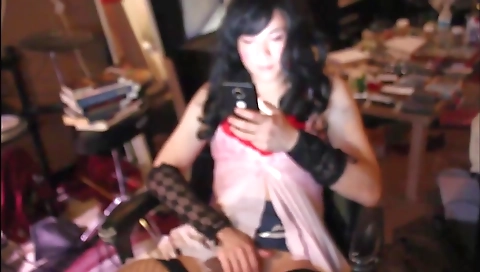 Mature woman has a big load after's best sniffs