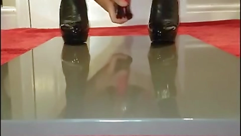 Mature woman love with her pussy