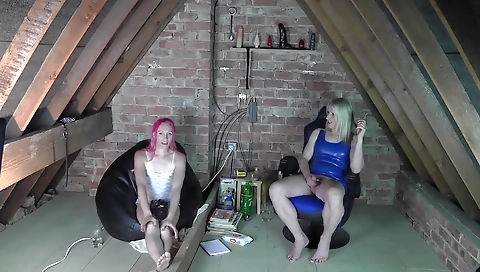 Super sexy girl in bed and mouth fucking