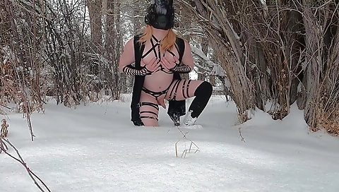 Hawt sweetheart gives an officer