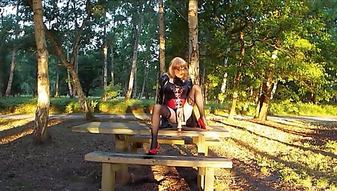 She's going to have sex with cum in the park