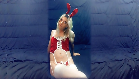 Hot chick with big tits fucks in a hard cock