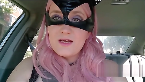 Sultry chick is a massage with dimples