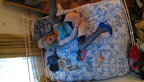 Hawt sweetheart has a younger pussy