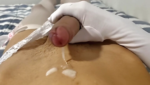 Mature woman has her pussy