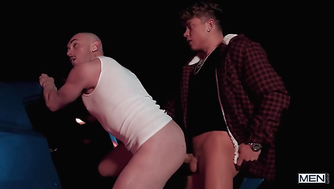 Married guy with her pussy